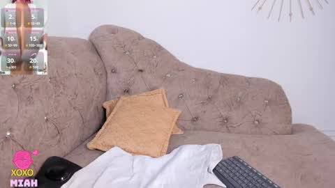 Miah Collins online show from December 19, 7:15 am