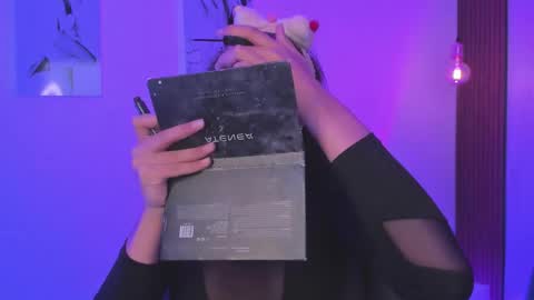 Snapshot of miah_connor chatting on November 18, 7:40 pm Mia Connor online show from November 18, 7:40 pm