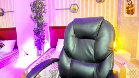 Mia Connor online show from January 17, 8:01 pm