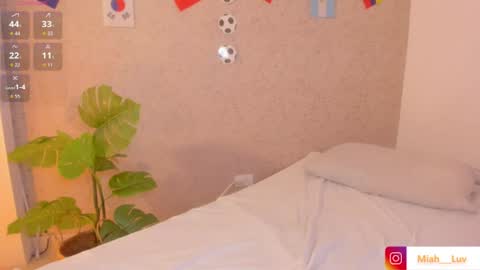 Snapshot of miah_luv chatting on June 26, 8:13 pm Miah online show from June 26, 8:13 pm