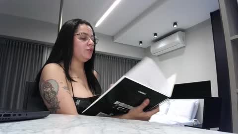 Snapshot of miahale chatting on February 2, 3:43 am Ms Mia  Owner Of  Your Mind online show from February 2, 3:43 am