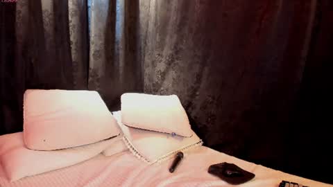 Snapshot of miaknox chatting on June 11, 2:53 am Mia online show from June 11, 2:53 am