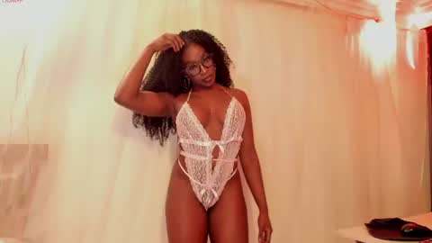 Snapshot of miaknox chatting on June 19, 12:26 am Mia online show from June 19, 12:26 am