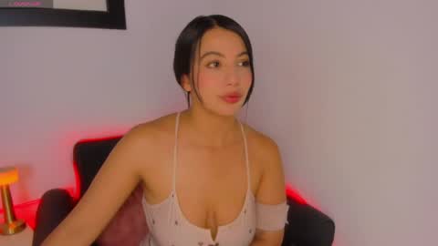 Snapshot of miakris1 chatting on May 10, 2:28 am miakris1 online show from May 10, 2:28 am