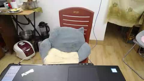 Mia online show from November 11, 9:42 am