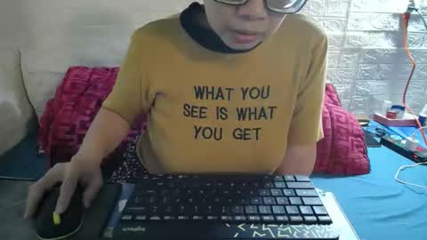 Mia online show from December 14, 7:47 am