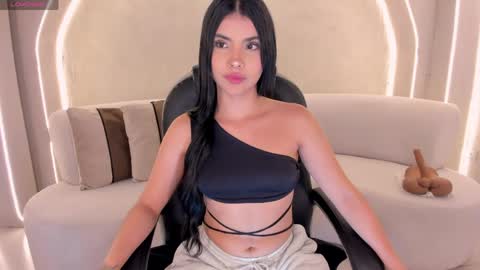 Call me Mia  online show from April 4, 7:11 pm