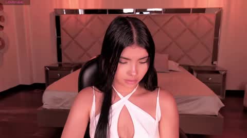 Call me Mia  online show from May 5, 7:00 pm