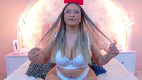 Mia online show from January 8, 5:10 am