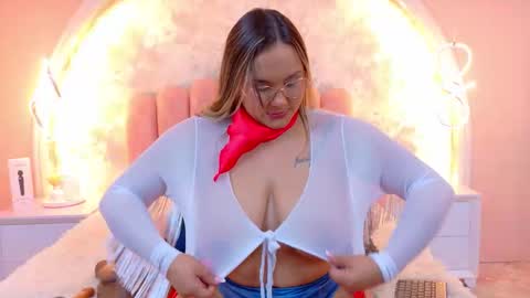 Mia online show from January 17, 5:01 am