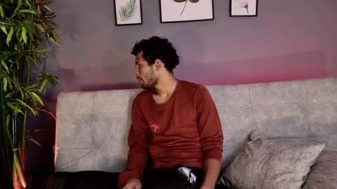 Mia online show from November 18, 6:34 pm