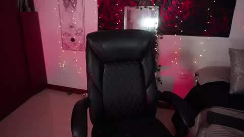 Snapshot of miami_18_ chatting on June 14, 1:58 am Lili online show from June 14, 1:58 am