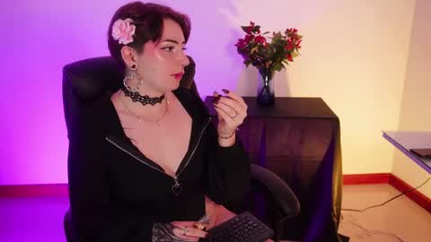 Snapshot of miami_18_ chatting on June 20, 1:52 am Lili online show from June 20, 1:52 am