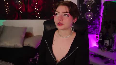 Snapshot of miami_18_ chatting on July 10, 2:38 am Lili online show from July 10, 2:38 am