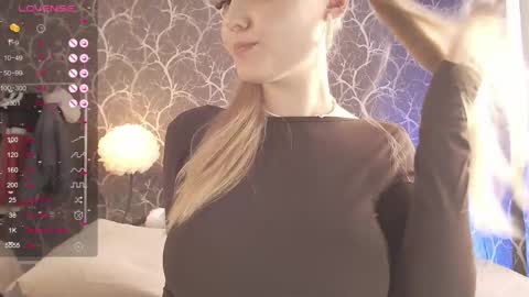 Snapshot of miamiameow chatting on March 22, 12:41 pm Mia online show from March 22, 12:41 pm