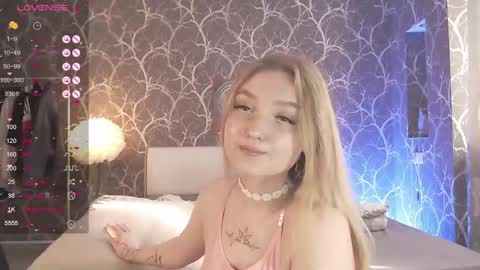 Mia online show from May 9, 2:55 pm