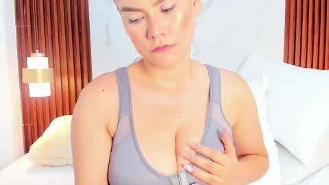Snapshot of miamiller69 chatting on June 3, 2:33 pm Mia online show from June 3, 2:33 pm