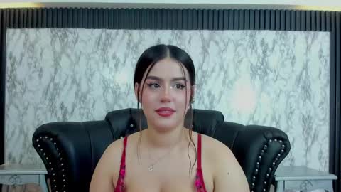 Snapshot of miamontoya chatting on February 8, 3:42 pm Mia   -5 7001400 Follow  online show from February 8, 3:42 pm