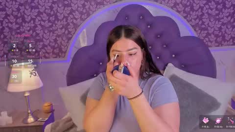 Snapshot of miamontoya chatting on September 24, 1:03 pm Mia   -5 7001400 Follow  online show from September 24, 1:03 pm