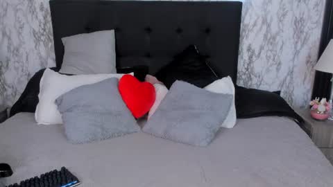 Mia   -5 7001400 Follow  online show from June 23, 7:34 pm