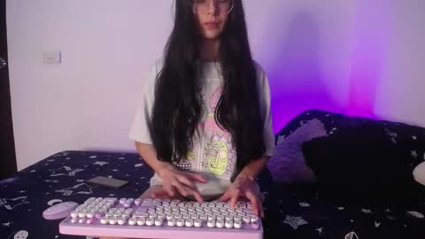 Snapshot of miamoon_ chatting on October 1, 3:45 am Mia online show from October 1, 3:45 am