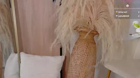 Snapshot of mianova_ chatting on July 17, 8:46 pm Mia Nova online show from July 17, 8:46 pm