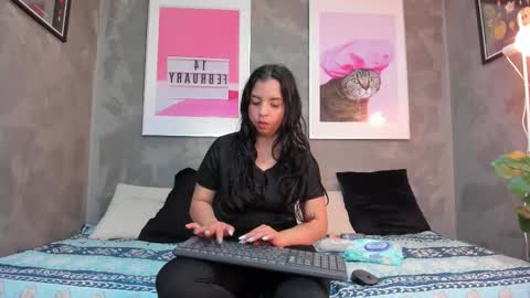 Mia online show from October 27, 10:25 pm