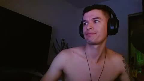 Snapshot of miaou_miaou chatting on December 22, 4:39 am miaou_miaou online show from December 22, 4:39 am