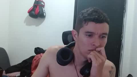 Snapshot of miaou_miaou chatting on October 11, 10:52 pm miaou_miaou online show from October 11, 10:52 pm