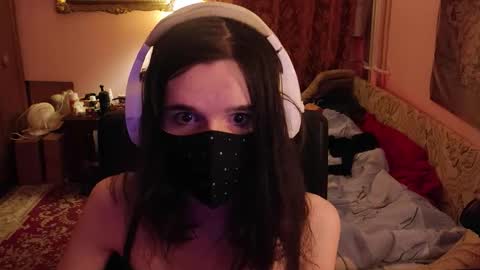 Snapshot of miaowhowl chatting on November 8, 6:18 pm Kristien online show from November 8, 6:18 pm