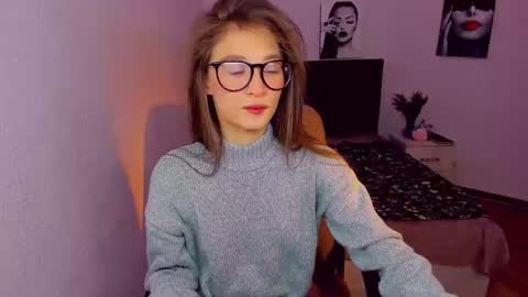 Mia online show from December 10, 6:06 pm