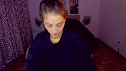 Mia online show from December 22, 10:15 pm