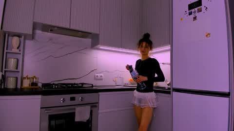 Mia online show from May 2, 7:08 pm