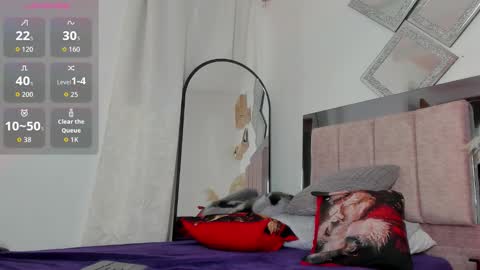 miapearls_ online show from December 15, 2:16 am