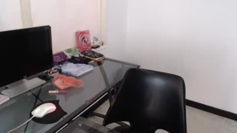 Mia Peyton   online show from December 7, 2:24 pm