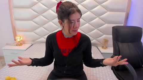 Snapshot of miaqueen021 chatting on February 3, 12:25 pm Sweetie Mia online show from February 3, 12:25 pm