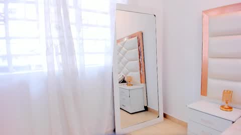 Snapshot of miaqueen021 chatting on February 11, 3:51 pm Sweetie Mia online show from February 11, 3:51 pm