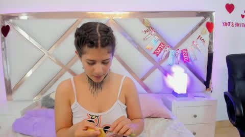 Snapshot of miaqueen021 chatting on February 11, 9:56 pm Sweetie Mia online show from February 11, 9:56 pm