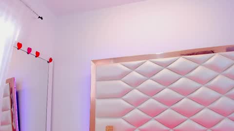 Snapshot of miaqueen021 chatting on February 25, 6:31 pm Sweetie Mia online show from February 25, 6:31 pm