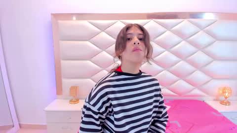 Snapshot of miaqueen021 chatting on February 28, 12:20 pm Sweetie Mia online show from February 28, 12:20 pm