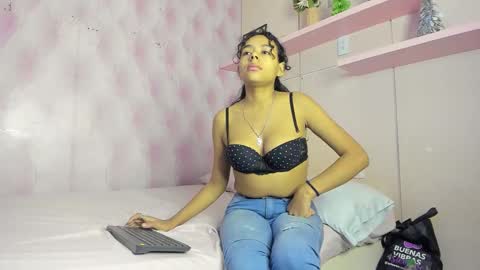 Snapshot of miarivers_ chatting on November 28, 11:46 am MIA online show from November 28, 11:46 am