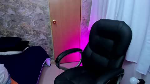 Snapshot of miarivers_1 chatting on June 1, 5:09 am miarivers_1 online show from June 1, 5:09 am