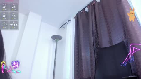 Snapshot of miarobertsmilf chatting on May 7, 10:37 pm Mia Milf online show from May 7, 10:37 pm