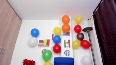 Snapshot of miarobertsmilf chatting on June 12, 11:14 pm Mia Milf online show from June 12, 11:14 pm