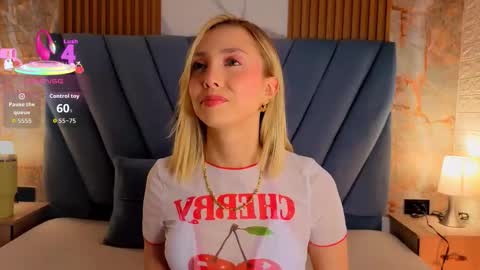 Snapshot of miaroldan chatting on September 15, 11:43 am miaroldan online show from September 15, 11:43 am