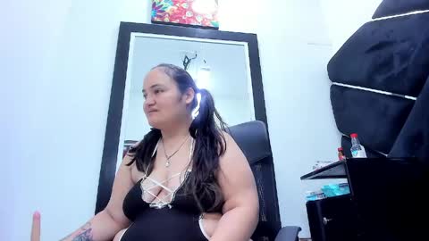 Snapshot of miarous69 chatting on May 9, 10:59 pm MiaRouse online show from May 9, 10:59 pm