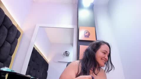 Snapshot of miarous69 chatting on June 12, 4:00 am MiaRouse online show from June 12, 4:00 am