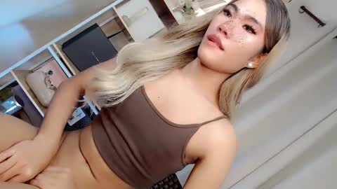Snapshot of miasex980271 chatting on May 23, 5:23 am miasex980271 online show from May 23, 5:23 am