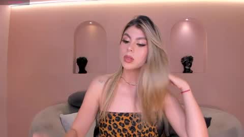 Snapshot of miasilvax chatting on May 26, 12:23 pm Mia Silva online show from May 26, 12:23 pm