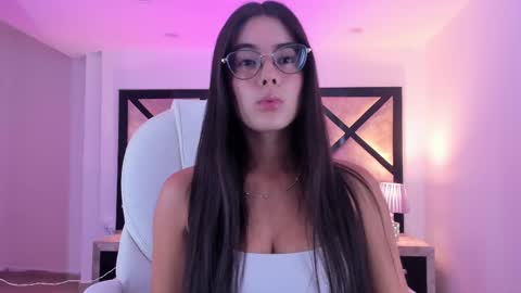 Mia online show from February 25, 8:41 pm